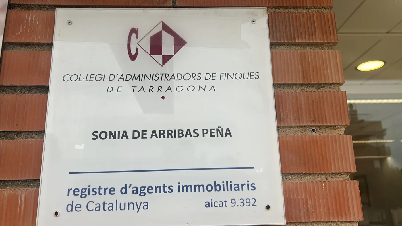 Placa: Registro de Agentes Inmobiliarios de Cataluña, AICAT nº 9.392