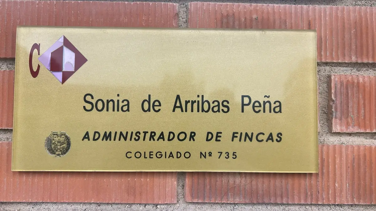 Placa: administrador de fincas, colegiado nº 735
